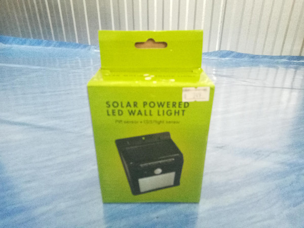 โคมไฟติดผนัง โซล่าเซลล์ 20 LED
