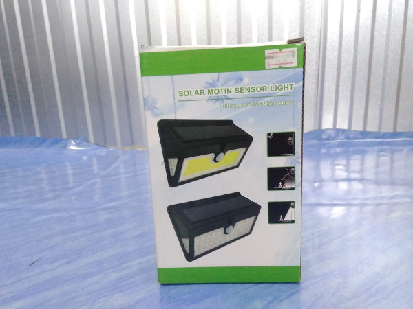 โคมไฟติดผนัง โซล่าเซลล์ 38 LED